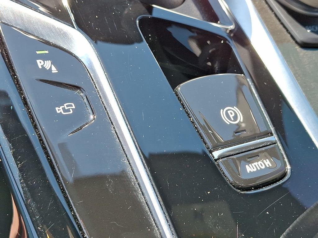 Thumbnail: 2023 BMW 5 Series - 21