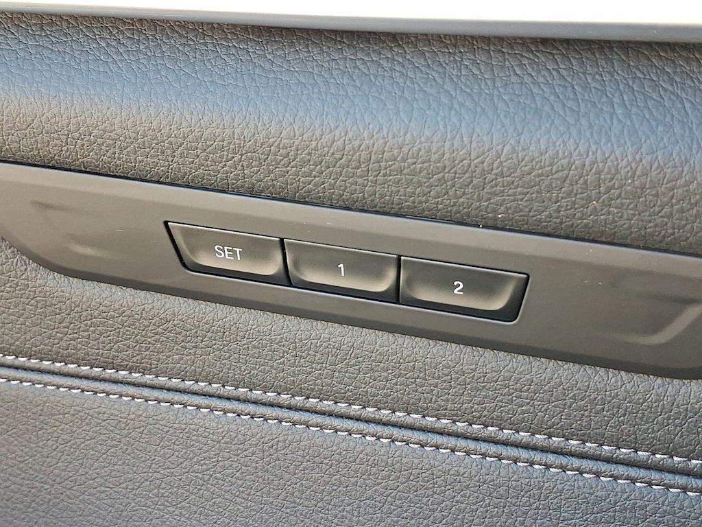 Thumbnail: 2023 BMW 5 Series - 23