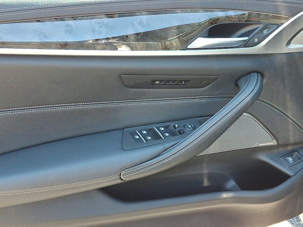 Thumbnail: 2023 BMW 5 Series - 14