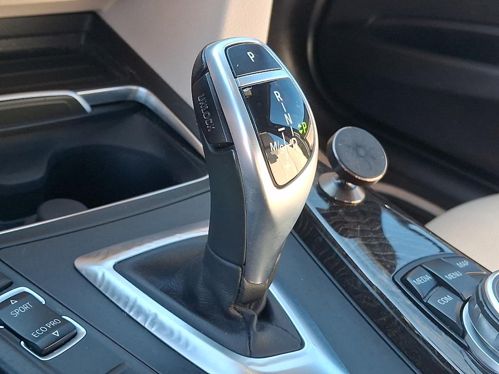 Thumbnail: 2017 BMW 3 Series - 10