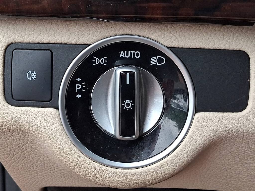 Thumbnail: 2014 Mercedes-Benz GLK - 23