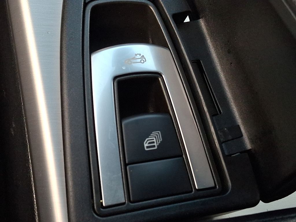 Thumbnail: 2016 Mercedes-Benz SLK - 20