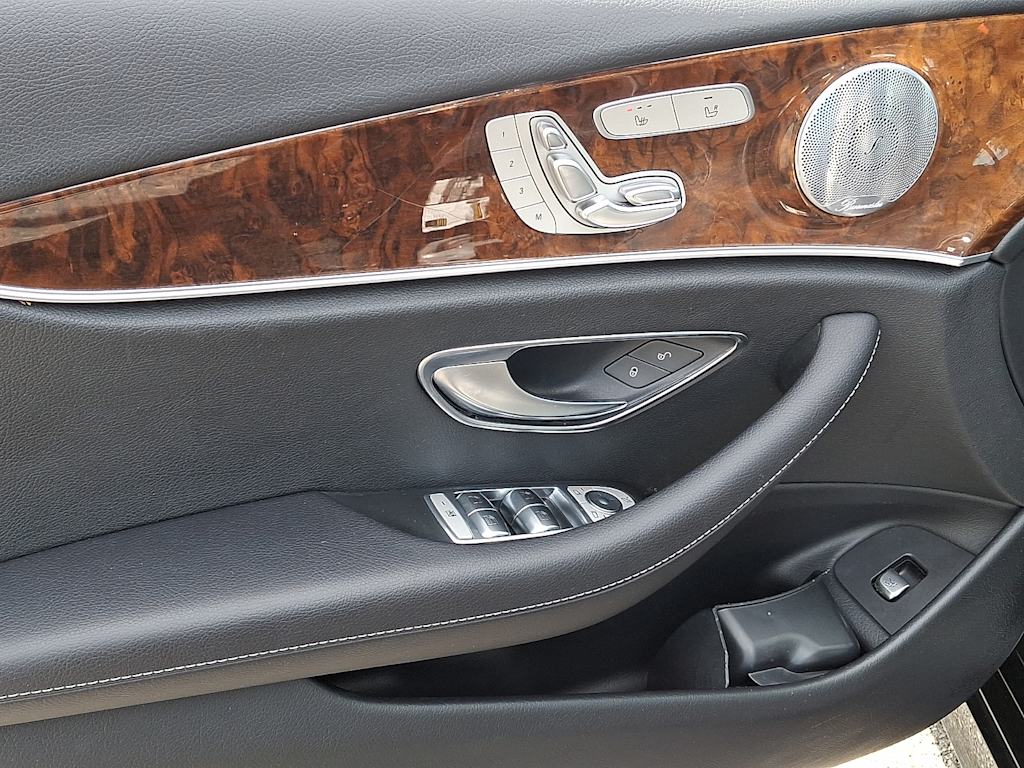 Thumbnail: 2018 Mercedes-Benz E-Class - 16