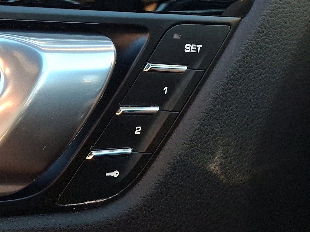 Thumbnail: 2022 Porsche Macan - 27