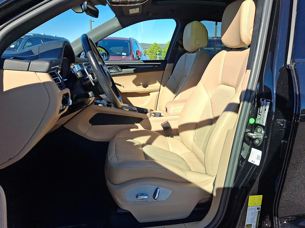 Thumbnail: 2022 Porsche Macan - 6