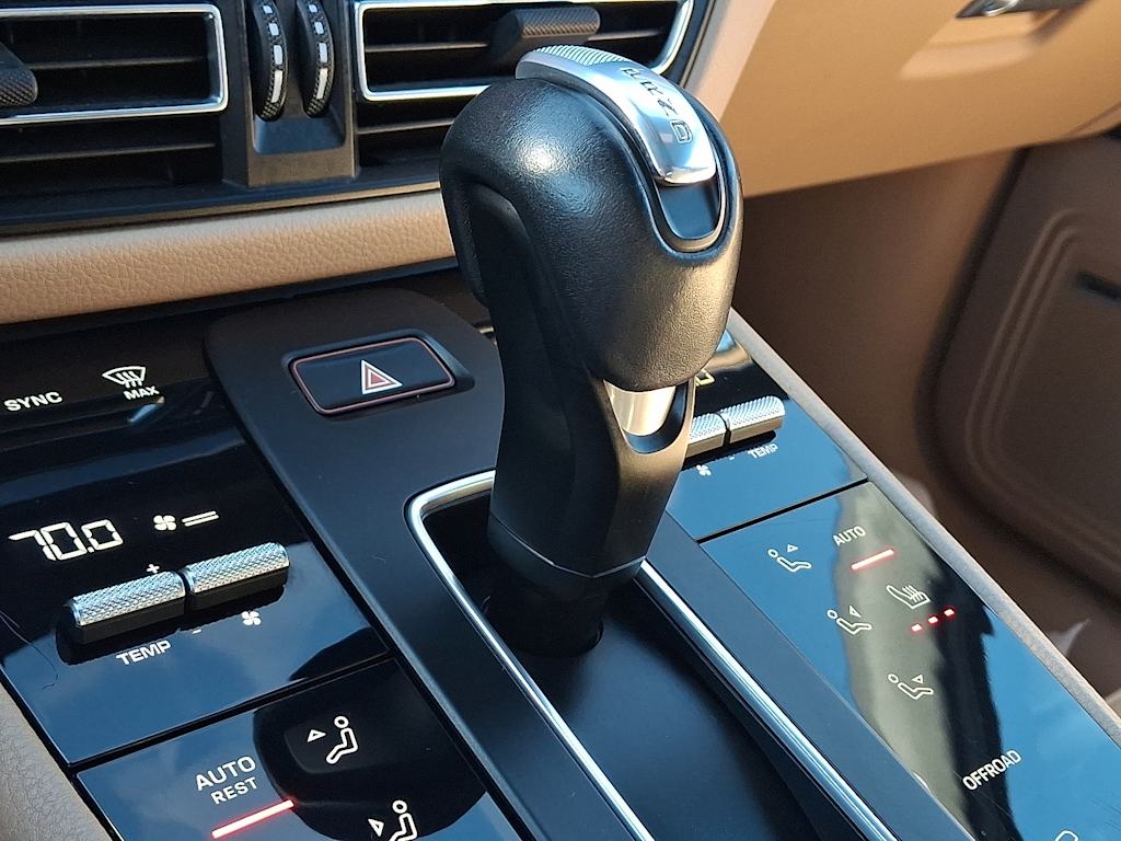 Thumbnail: 2022 Porsche Macan - 9