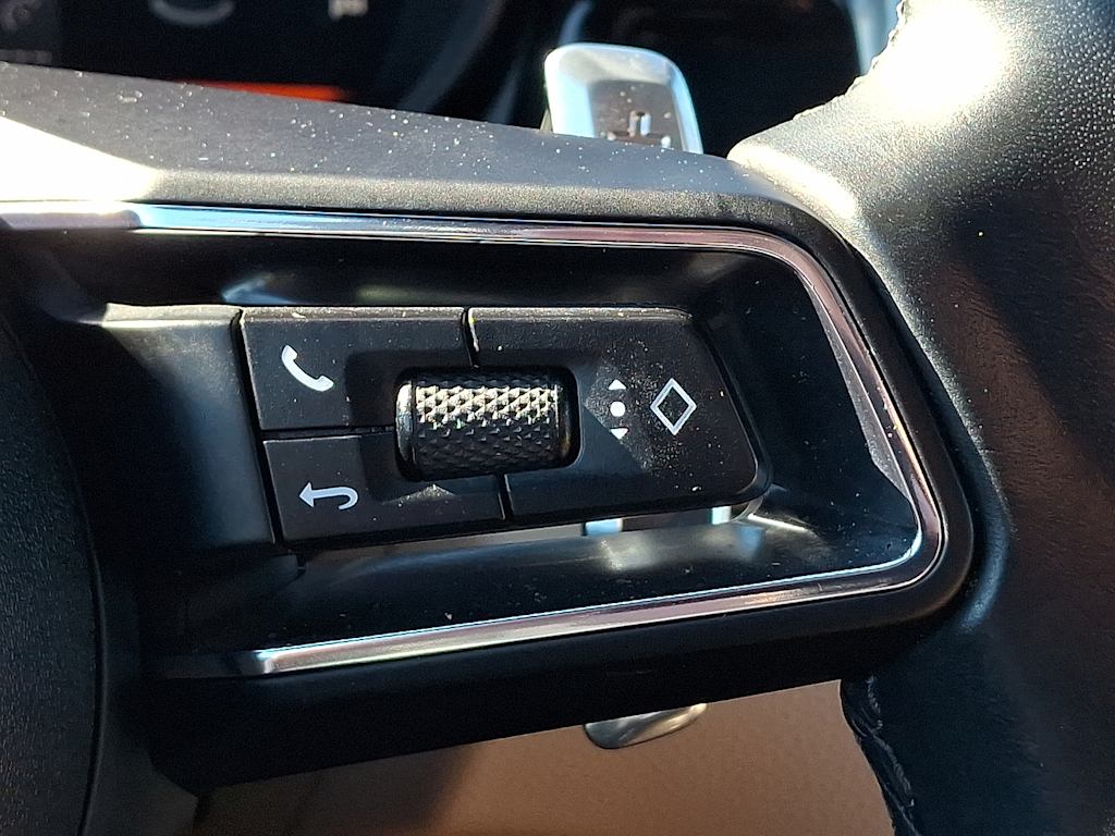 Thumbnail: 2022 Porsche Macan - 22