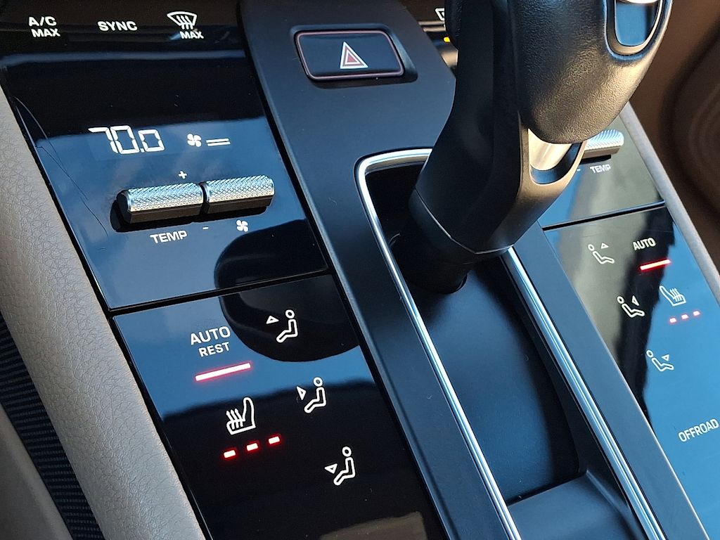 Thumbnail: 2022 Porsche Macan - 19