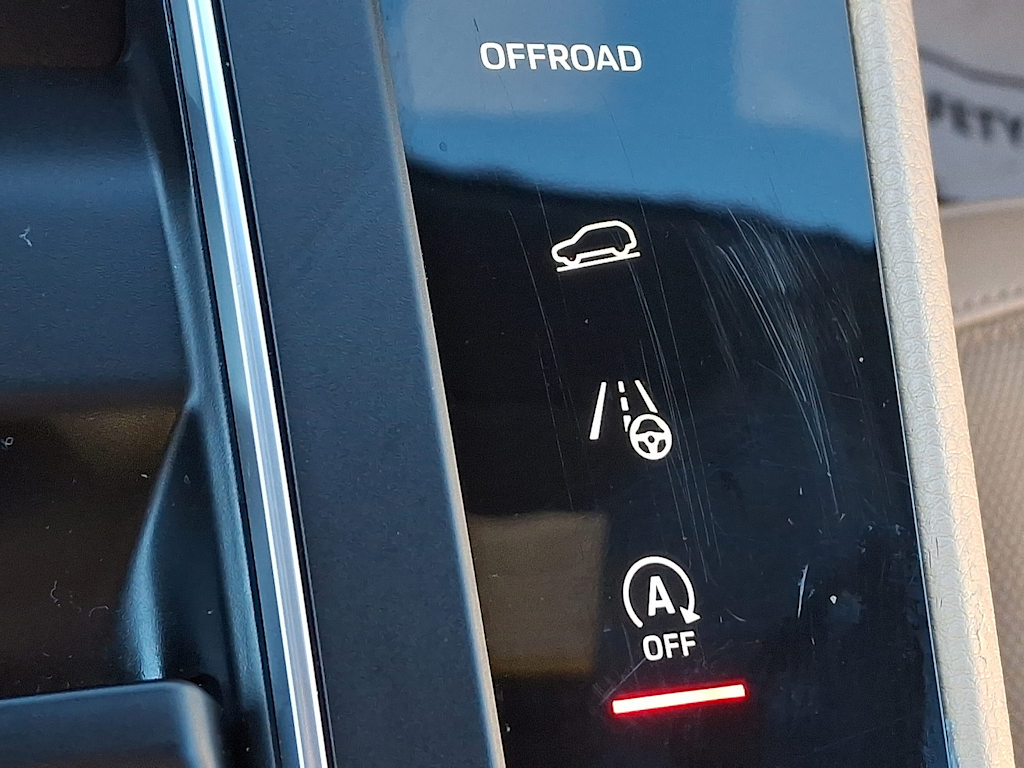 Thumbnail: 2022 Porsche Macan - 24