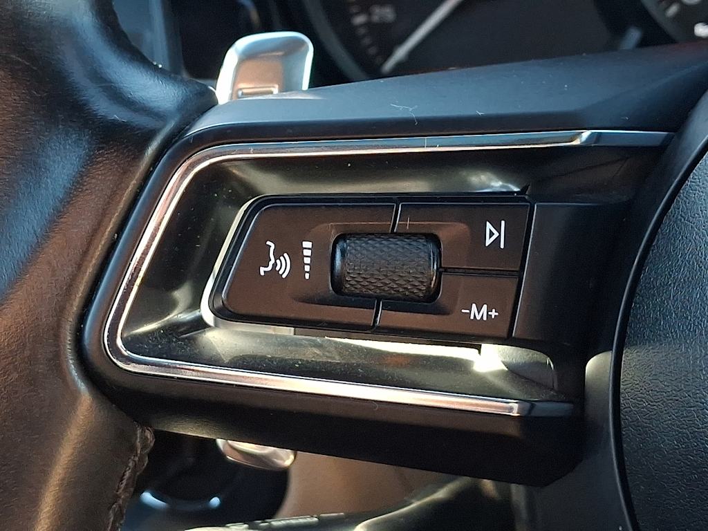 Thumbnail: 2022 Porsche Macan - 21