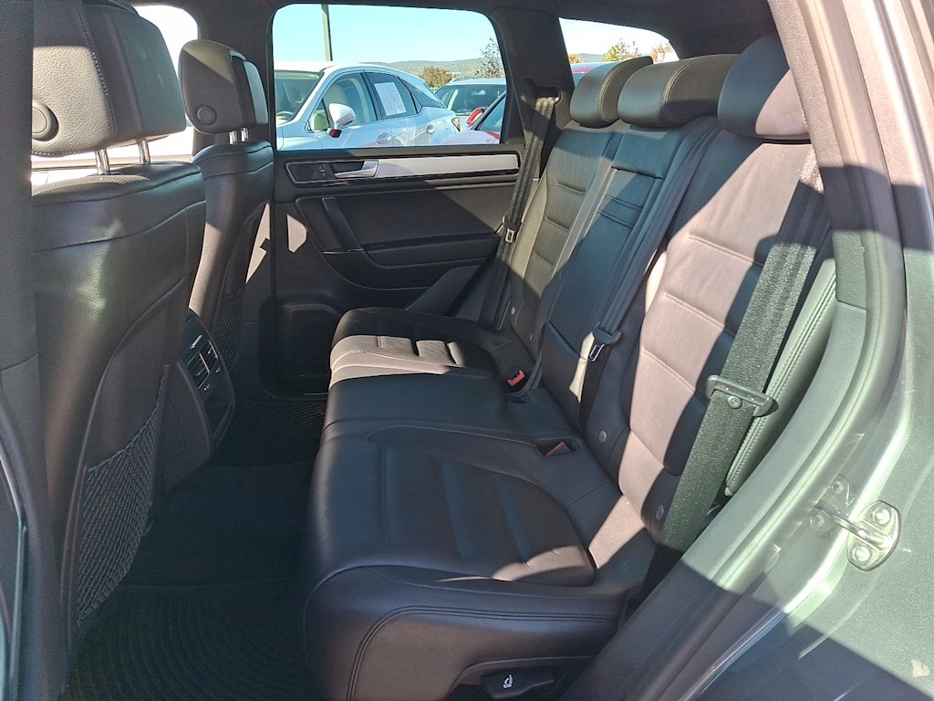 Thumbnail: 2017 Volkswagen Touareg - 8