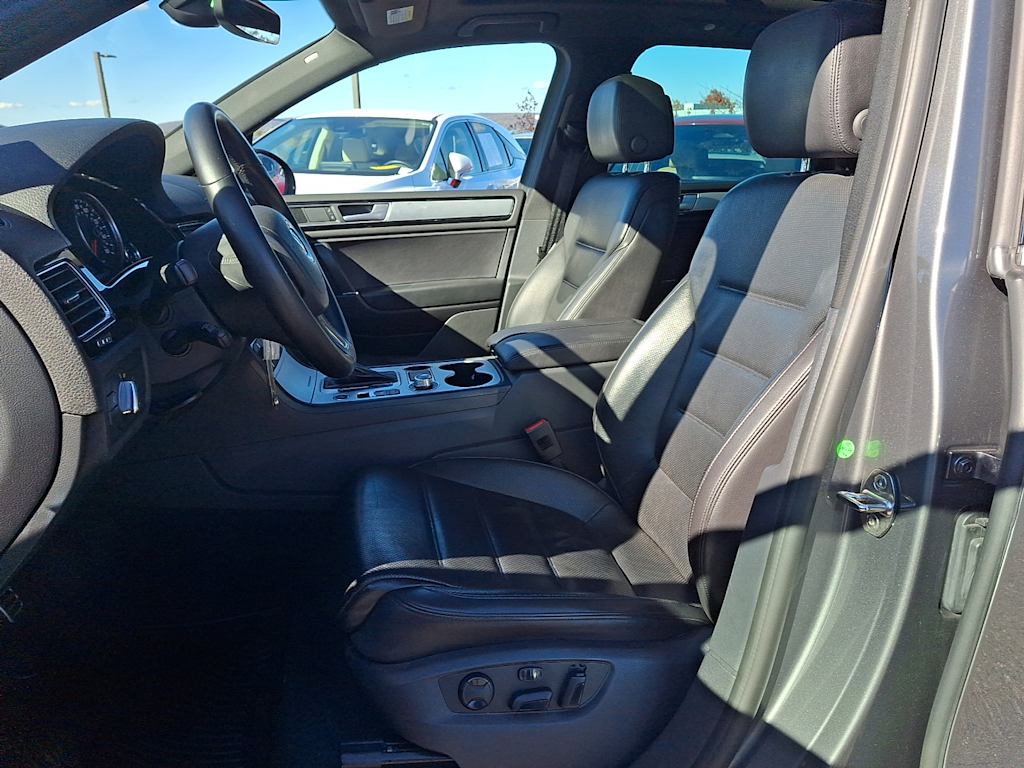 Thumbnail: 2017 Volkswagen Touareg - 7