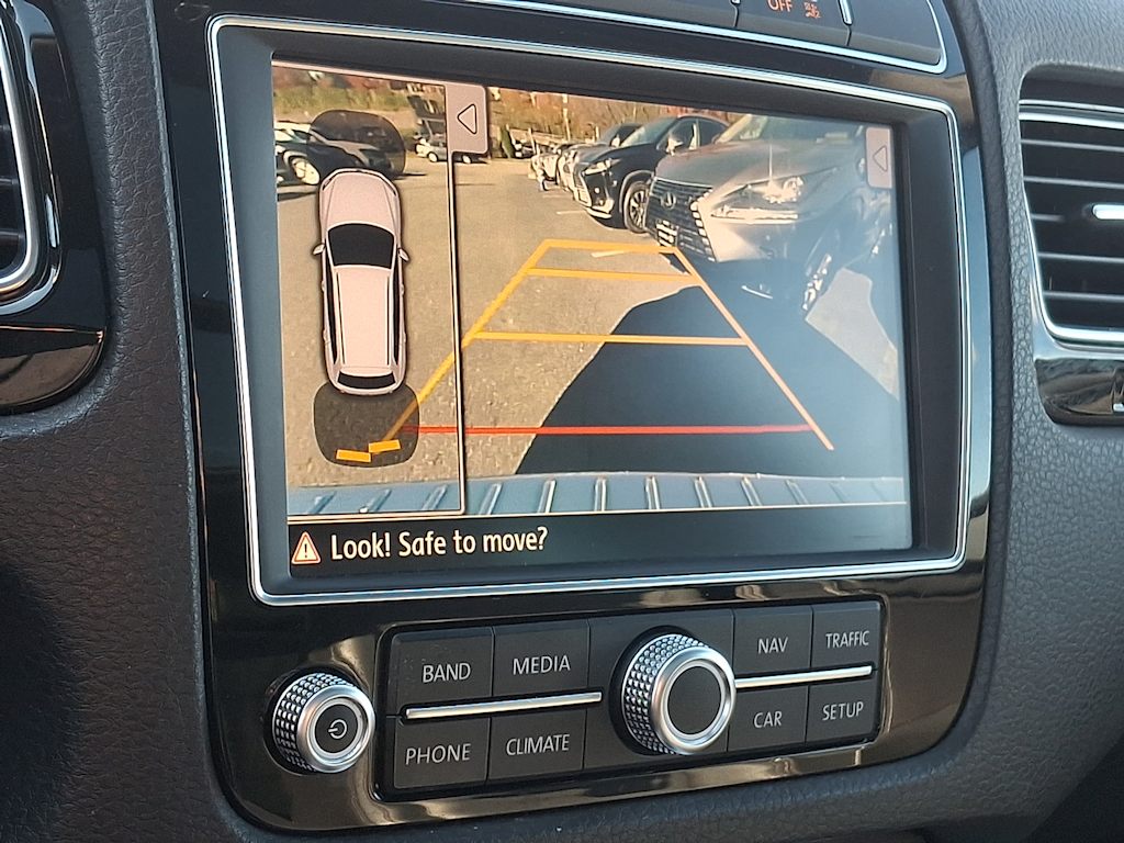 Thumbnail: 2017 Volkswagen Touareg - 21