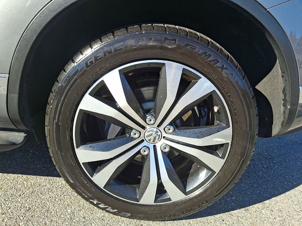 Thumbnail: 2017 Volkswagen Touareg - 6