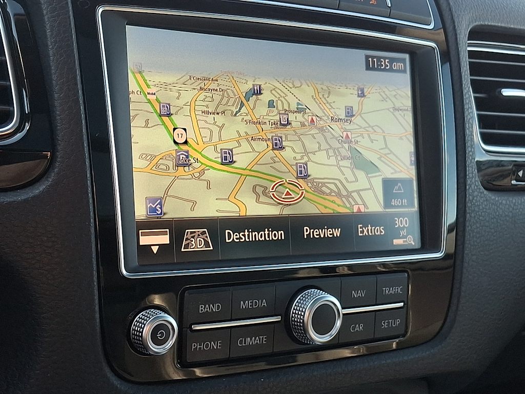 Thumbnail: 2017 Volkswagen Touareg - 9