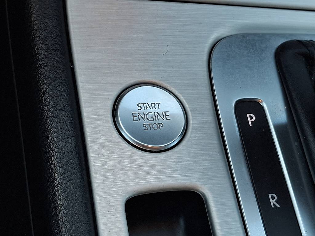 Thumbnail: 2017 Volkswagen Touareg - 25