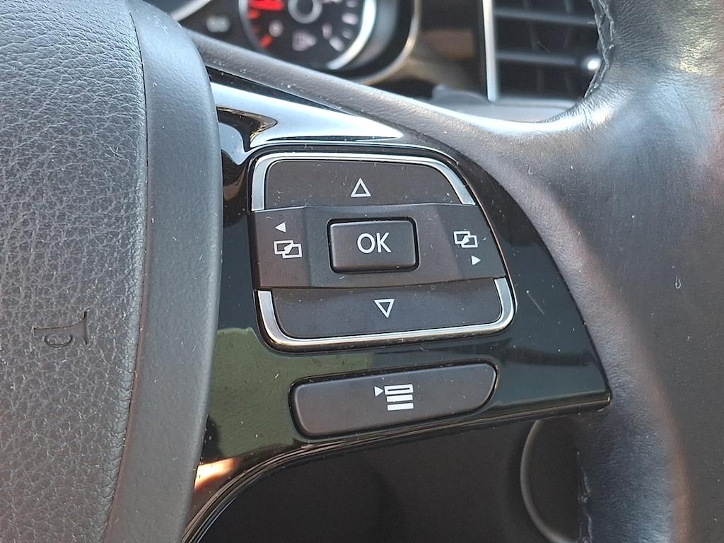 Thumbnail: 2017 Volkswagen Touareg - 23