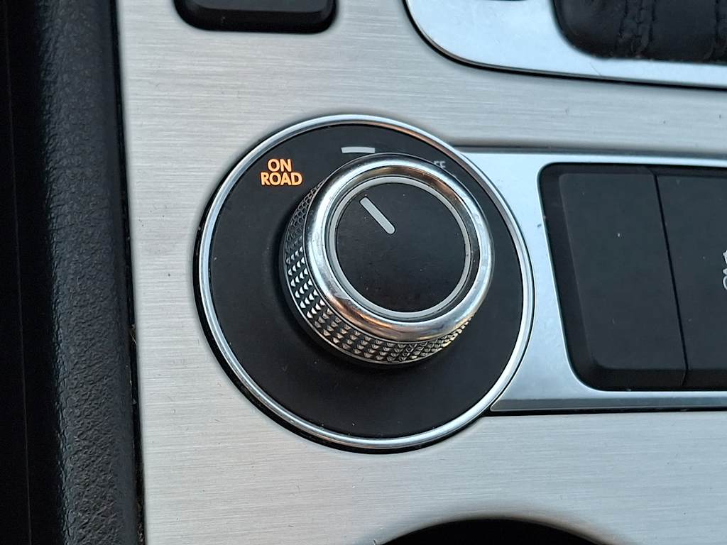 Thumbnail: 2017 Volkswagen Touareg - 24