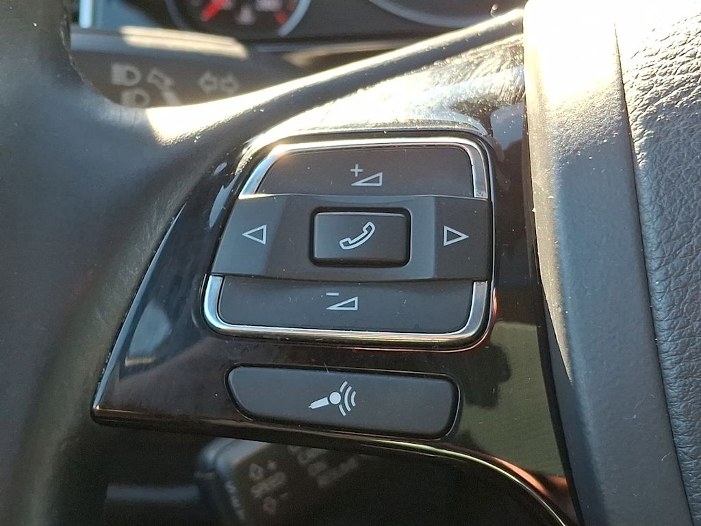 Thumbnail: 2017 Volkswagen Touareg - 22