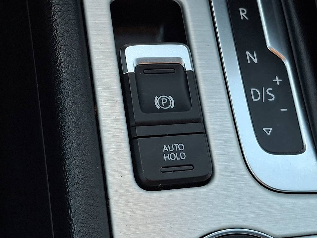 Thumbnail: 2017 Volkswagen Touareg - 26