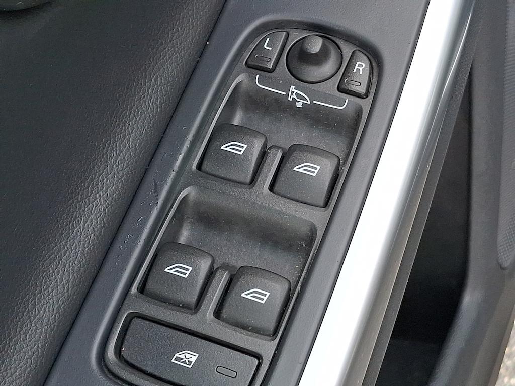 Thumbnail: 2015 Volvo S60 - 27