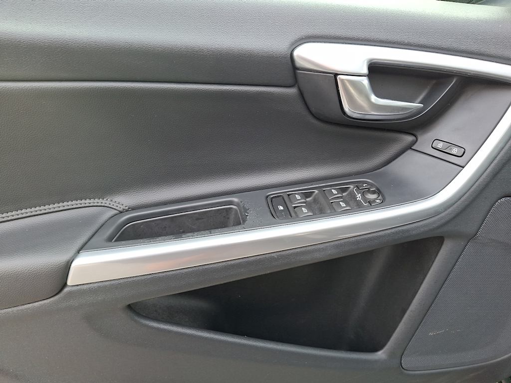 Thumbnail: 2015 Volvo S60 - 17