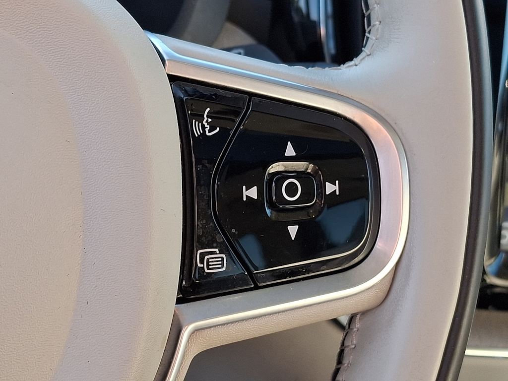 Thumbnail: 2020 Volvo XC60 - 22