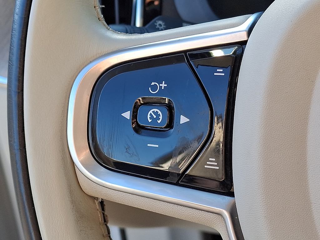 Thumbnail: 2020 Volvo XC60 - 21