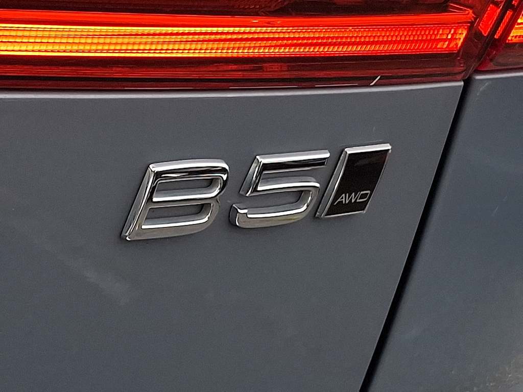 Thumbnail: 2022 Volvo XC60 - 28