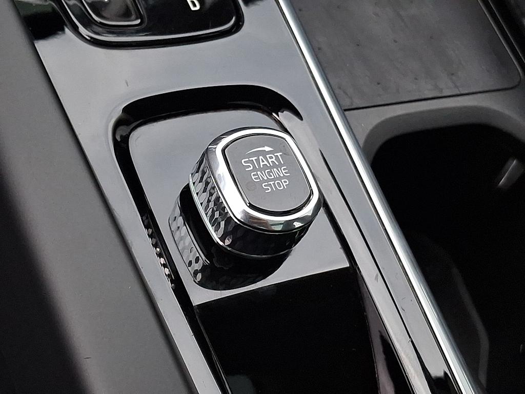 Thumbnail: 2022 Volvo XC60 - 23