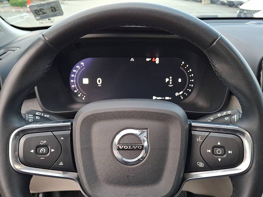 Thumbnail: 2024 Volvo XC40 - 21