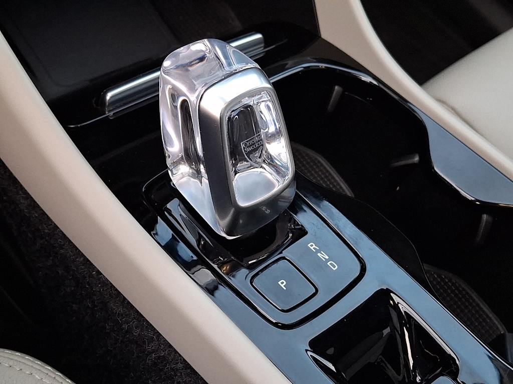 Thumbnail: 2024 Volvo XC40 - 10
