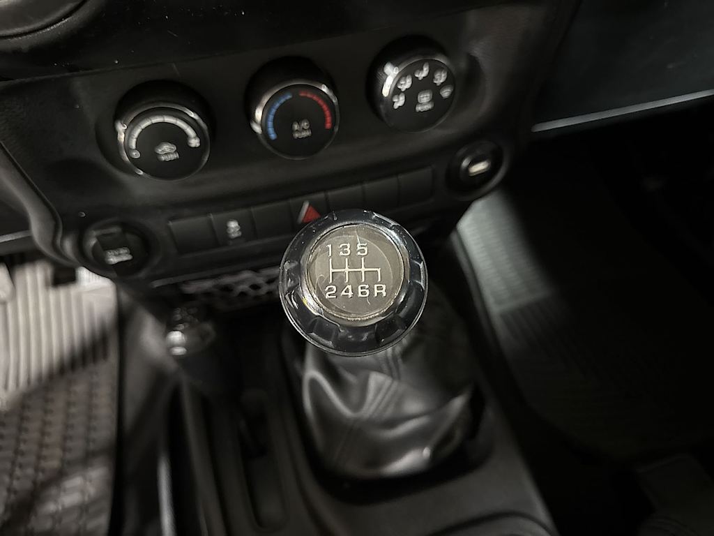 Thumbnail: 2012 Jeep Wrangler - 13