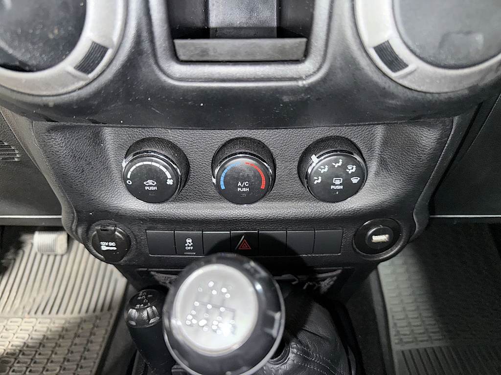 Thumbnail: 2012 Jeep Wrangler - 25