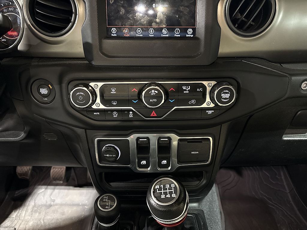 Thumbnail: 2021 Jeep Wrangler - 24