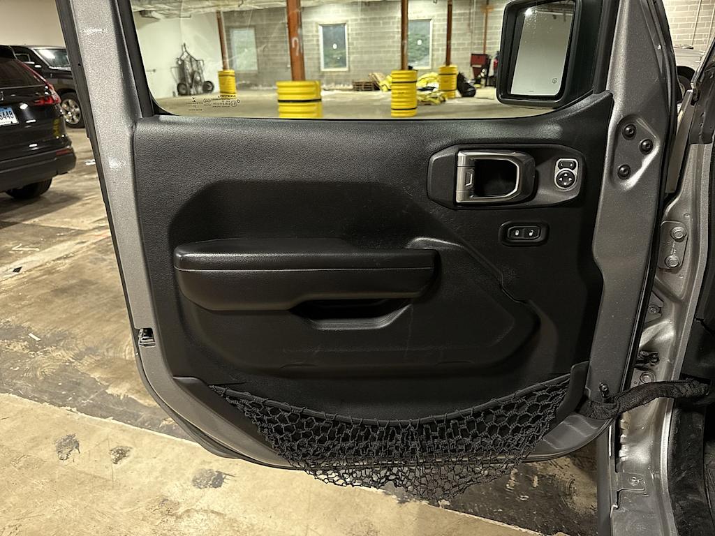 Thumbnail: 2021 Jeep Wrangler - 29