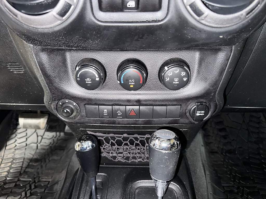 Thumbnail: 2017 Jeep Wrangler - 24