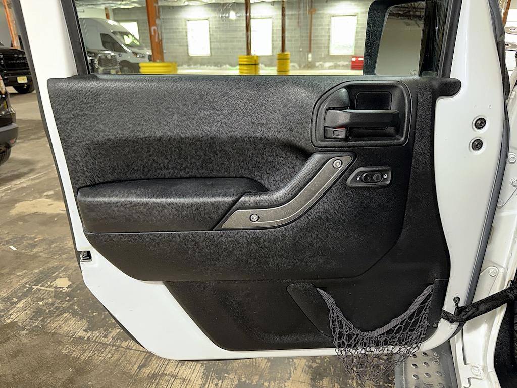 Thumbnail: 2017 Jeep Wrangler - 29