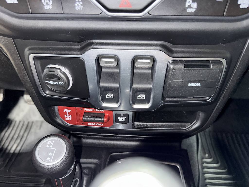 Thumbnail: 2020 Jeep Wrangler - 32
