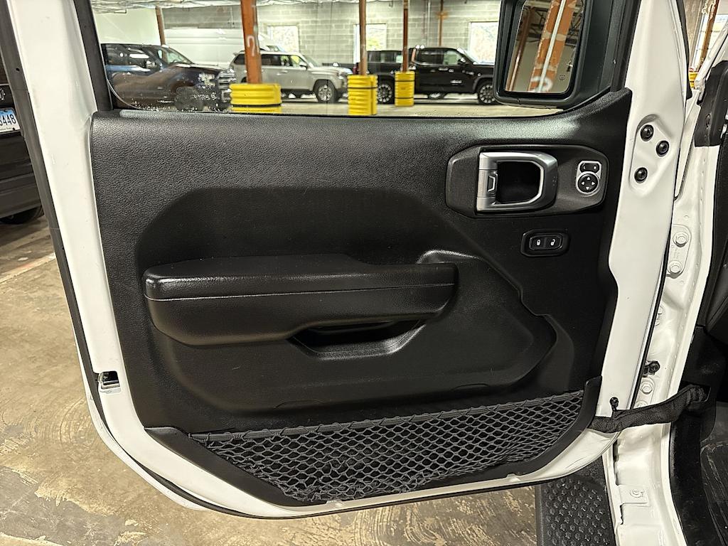 Thumbnail: 2020 Jeep Wrangler - 29