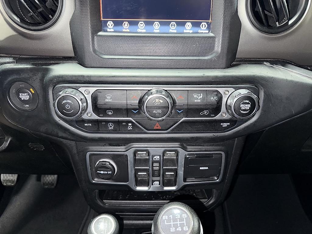 Thumbnail: 2018 Jeep Wrangler - 24
