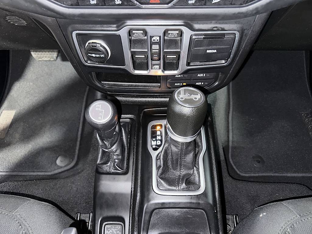 Thumbnail: 2018 Jeep Wrangler - 13