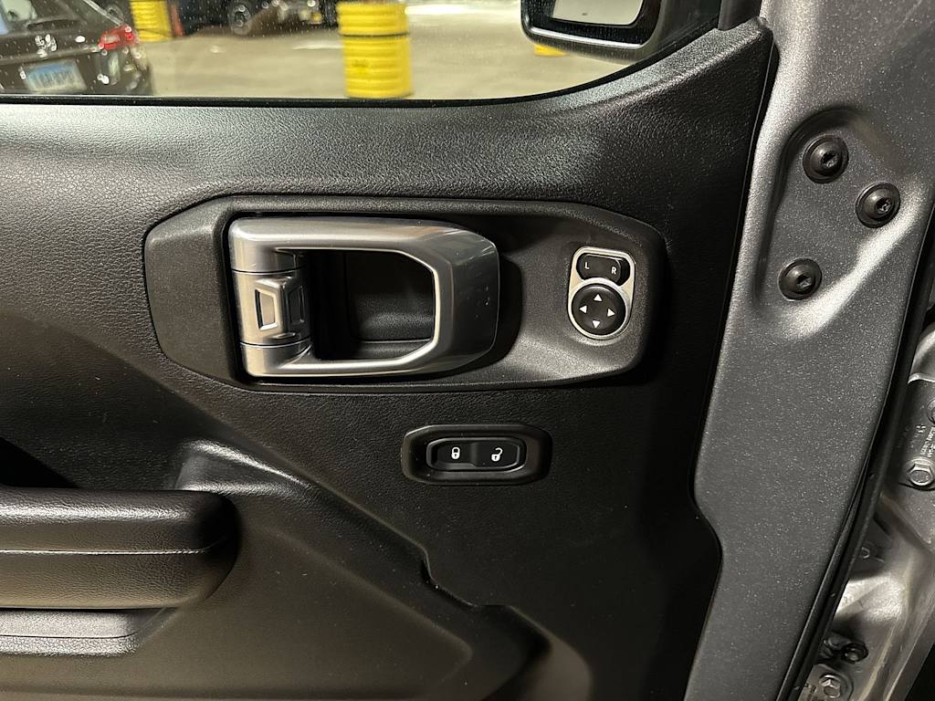 Thumbnail: 2018 Jeep Wrangler - 25