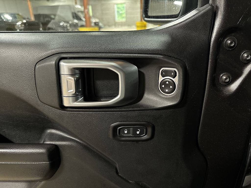 Thumbnail: 2018 Jeep Wrangler - 23