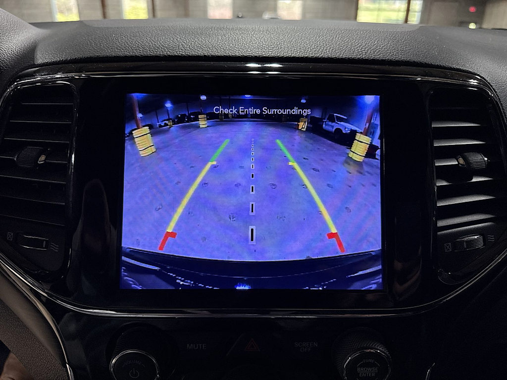 Thumbnail: 2021 Jeep Grand Cherokee - 28