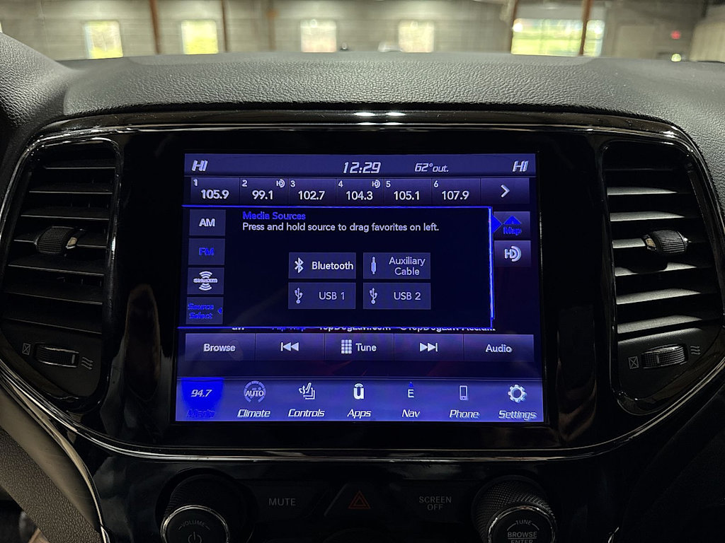 Thumbnail: 2021 Jeep Grand Cherokee - 24