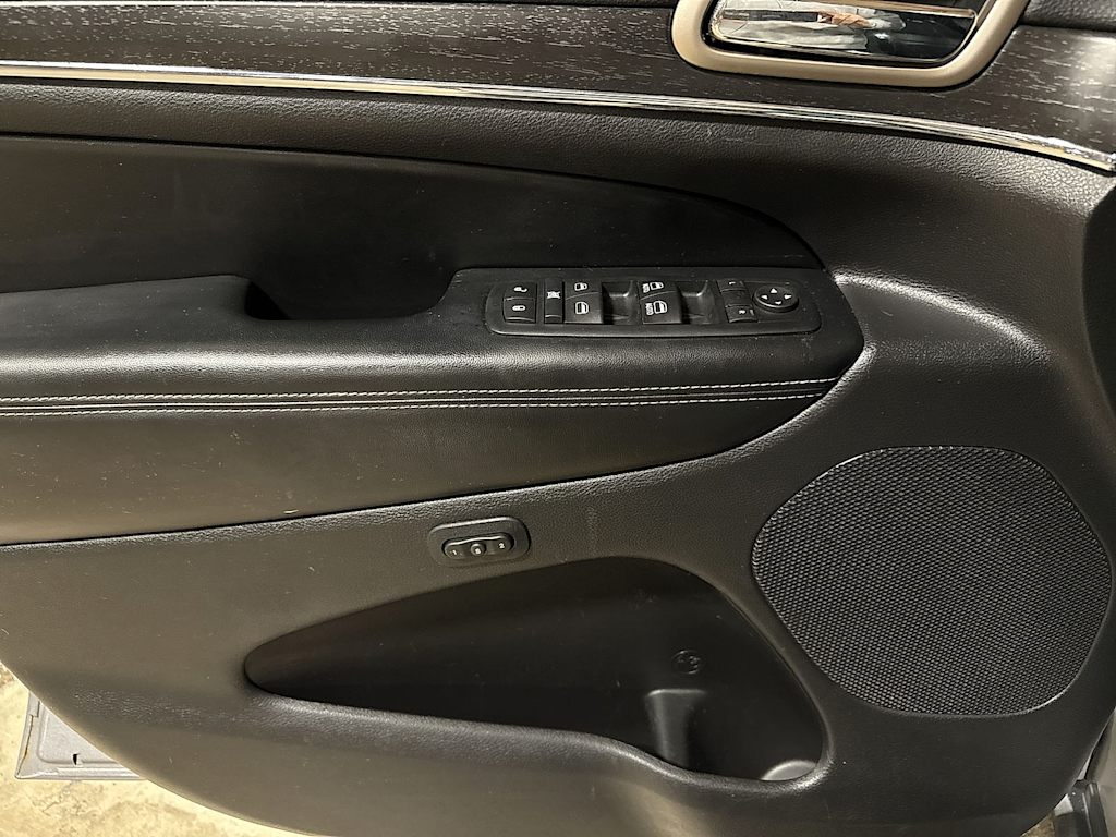 Thumbnail: 2017 Jeep Grand Cherokee - 25