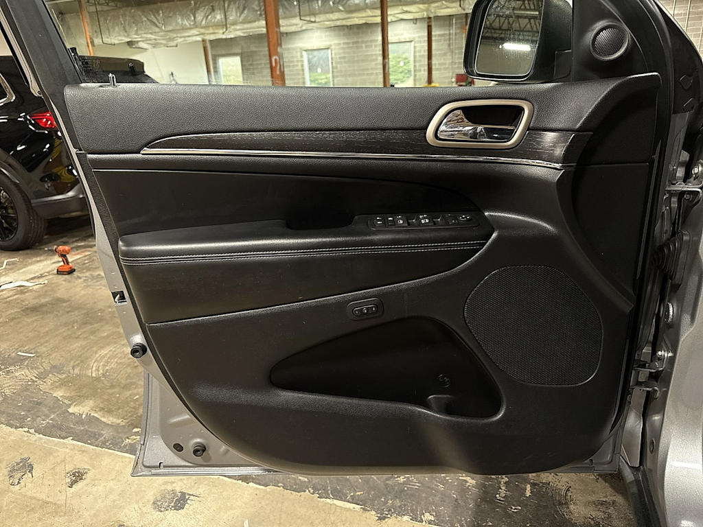 Thumbnail: 2017 Jeep Grand Cherokee - 35