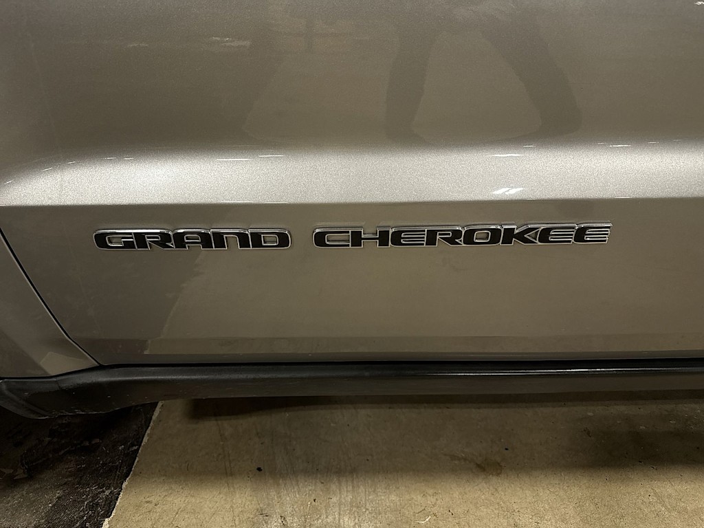 Thumbnail: 2017 Jeep Grand Cherokee - 6