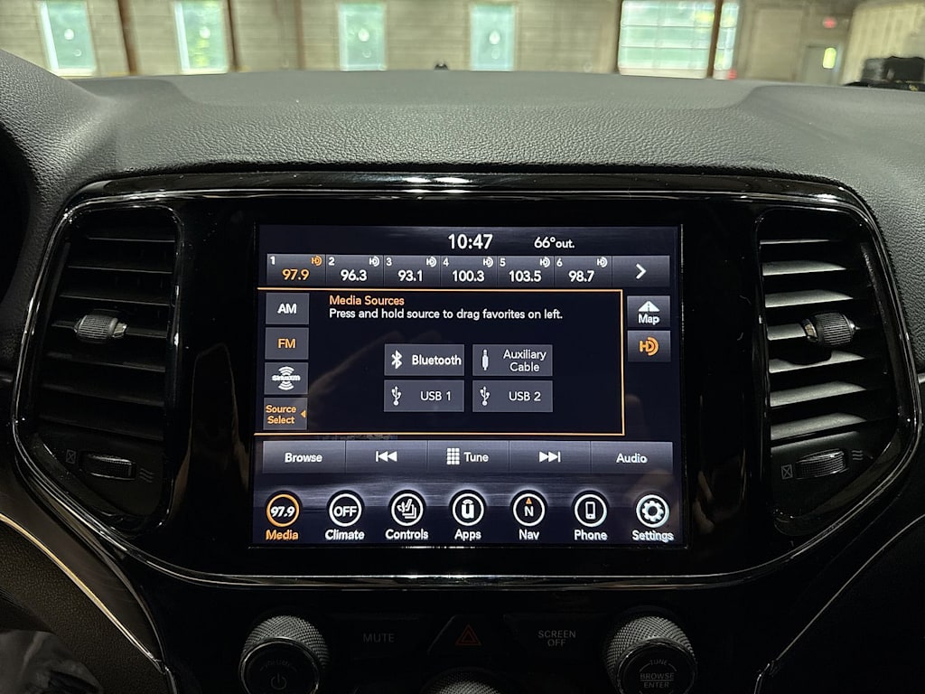 Thumbnail: 2019 Jeep Grand Cherokee - 24
